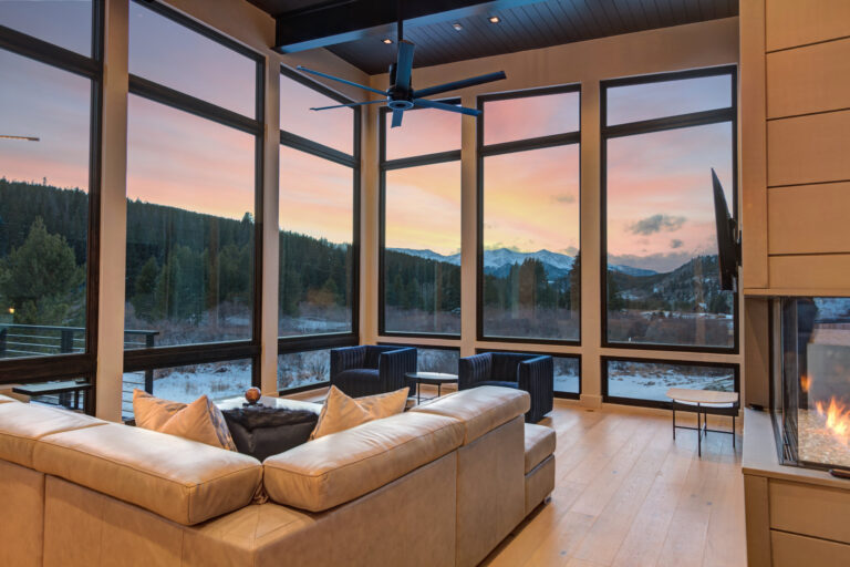Luxury Mountain Home Lighting United States: High-Altitude Architectural Illumination